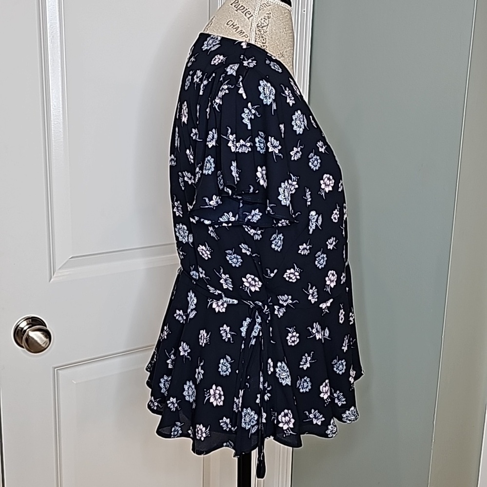 Ann Taylor LOFT Navy And Pink Floral V-Neck Blouse Top - Size Medium - Picture 4 of 7